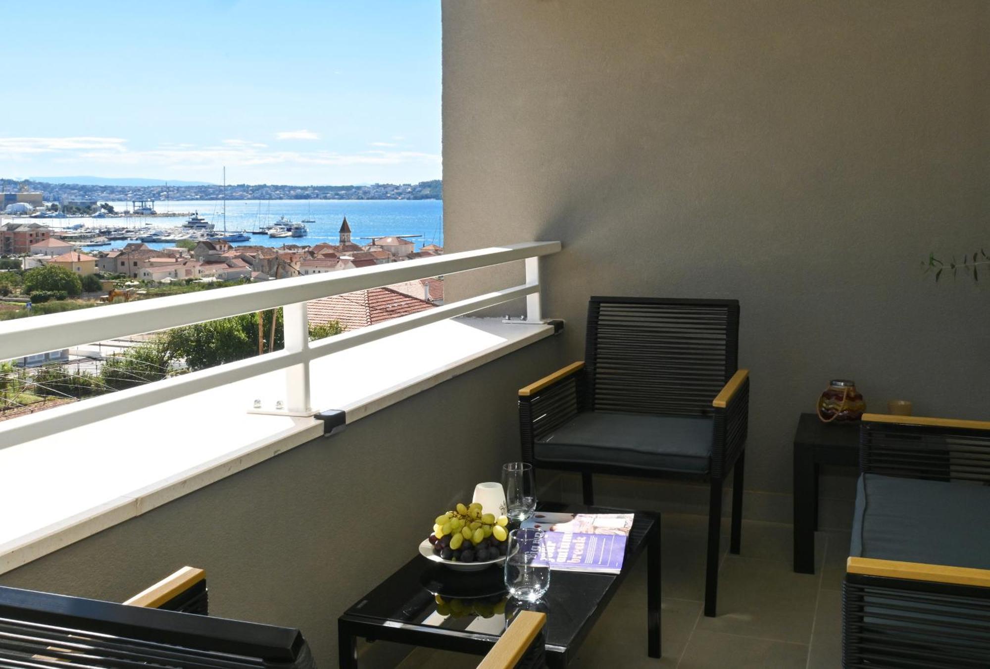 Tri Masline With Seaview Apartment